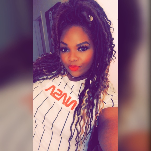 Meet your Posher, Amber - Picture 3 of 3